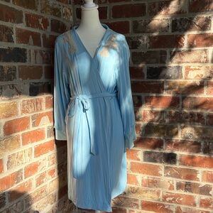 Soma L/XL Elegant Blue Lace Trim Robe
